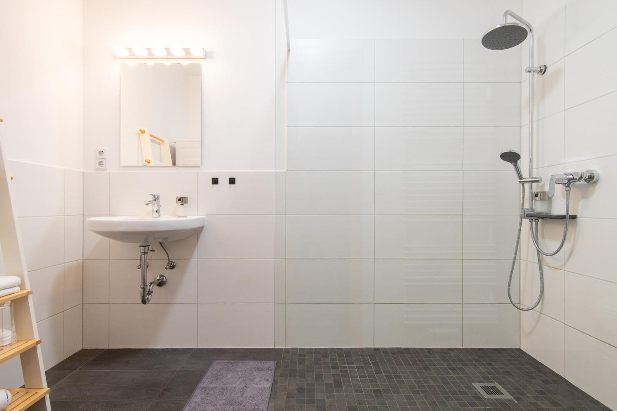 Luxurioeses Apartment, 10Min Innenstadt, Parkplatz Erfurt Bagian luar foto